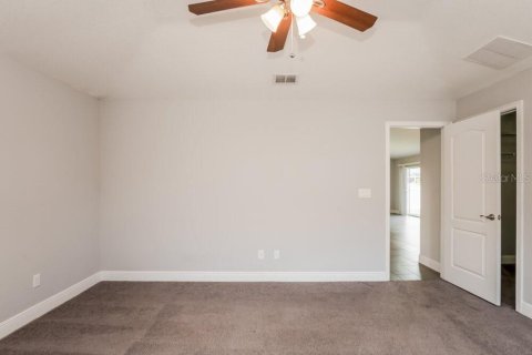 House in Kissimmee, Florida 4 bedrooms, 167.78 sq.m. № 2116885 - photo 9