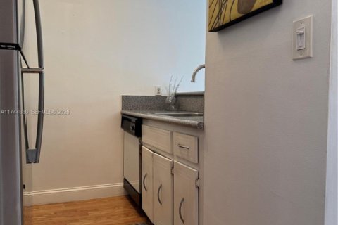 Condo in North Miami, Florida, 1 bedroom  № 2154526 - photo 2