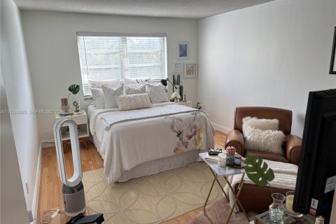 Condo in North Miami, Florida, 1 bedroom  № 2154526 - photo 18
