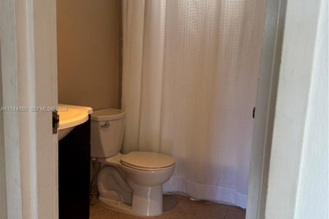 Condo in North Miami, Florida, 1 bedroom  № 2154526 - photo 25