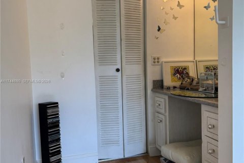 Condo in North Miami, Florida, 1 bedroom  № 2154526 - photo 19