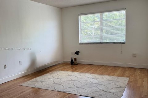 Condo in North Miami, Florida, 1 bedroom  № 2154526 - photo 15