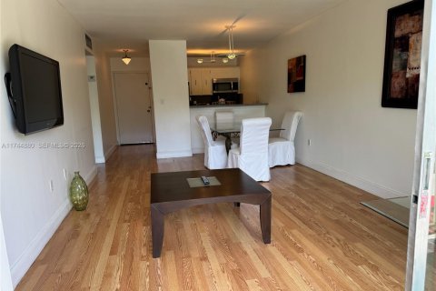 Condo in North Miami, Florida, 1 bedroom  № 2154526 - photo 7