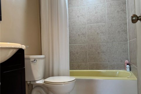 Condo in North Miami, Florida, 1 bedroom  № 2154526 - photo 26