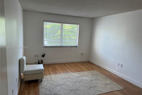 Condo in North Miami, Florida, 1 bedroom  № 2154526 - photo 14