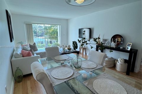 Condo in North Miami, Florida, 1 bedroom  № 2154526 - photo 9
