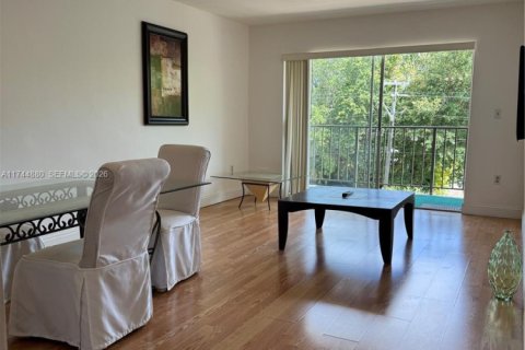 Condo in North Miami, Florida, 1 bedroom  № 2154526 - photo 6