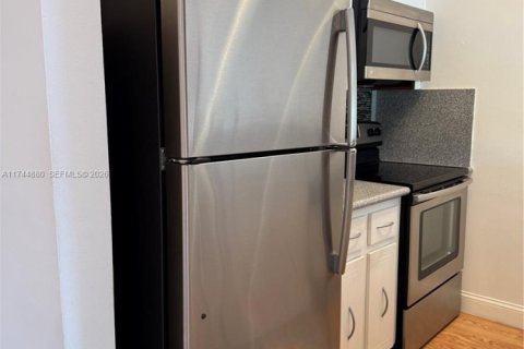 Condo in North Miami, Florida, 1 bedroom № 2154526