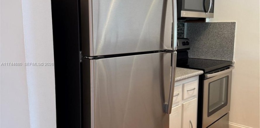 Condo in North Miami, Florida, 1 bedroom  № 2154526
