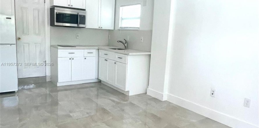 House in West Park, Florida 1 bedroom, 115.38 sq.m. № 2011256