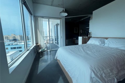 Condo in Miami, Florida, 1 bedroom № 1989357 - photo 17