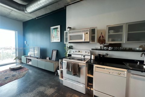 Condo in Miami, Florida, 1 bedroom № 1989357 - photo 19