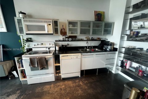 Condo in Miami, Florida, 1 bedroom № 1989357 - photo 21