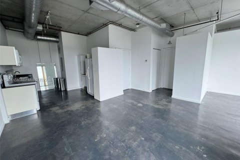 Condo in Miami, Florida, 1 bedroom № 1989357 - photo 7