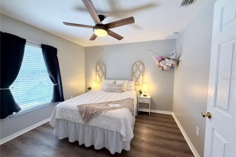 House in Land O' Lakes, Florida 5 bedrooms, 271.55 sq.m. № 2203553 - photo 30