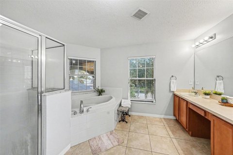 House in Land O' Lakes, Florida 5 bedrooms, 271.55 sq.m. № 2203553 - photo 26