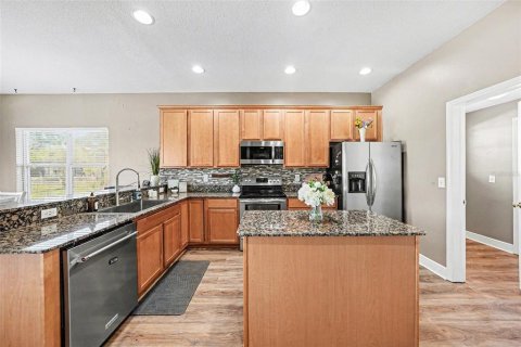 House in Land O' Lakes, Florida 5 bedrooms, 271.55 sq.m. № 2203553 - photo 18