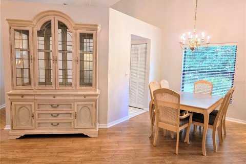 Condo in New Port Richey, Florida, 2 bedrooms  № 1754995 - photo 5
