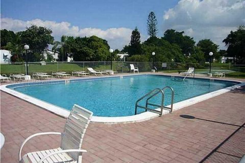 Снять в аренду квартиру в Маргит, Флорида 1 спальня, № 1945435 - фото 2