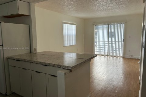 Снять в аренду квартиру в Маргит, Флорида 1 спальня, № 1945435 - фото 12