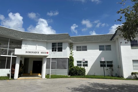 Снять в аренду квартиру в Маргит, Флорида 1 спальня, № 1945435 - фото 1