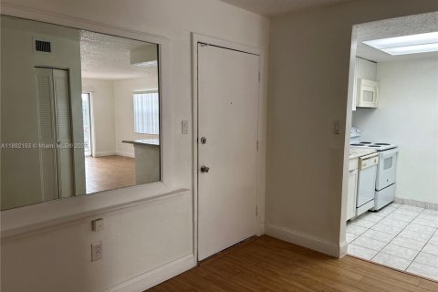 Снять в аренду квартиру в Маргит, Флорида 1 спальня, № 1945435 - фото 14