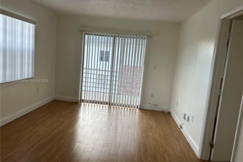 Снять в аренду квартиру в Маргит, Флорида 1 спальня, № 1945435 - фото 11