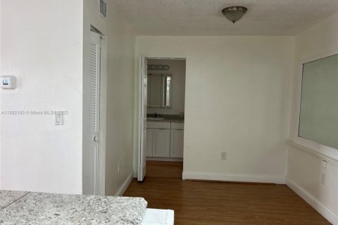 Снять в аренду квартиру в Маргит, Флорида 1 спальня, № 1945435 - фото 13