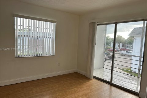 Снять в аренду квартиру в Маргит, Флорида 1 спальня, № 1945435 - фото 7