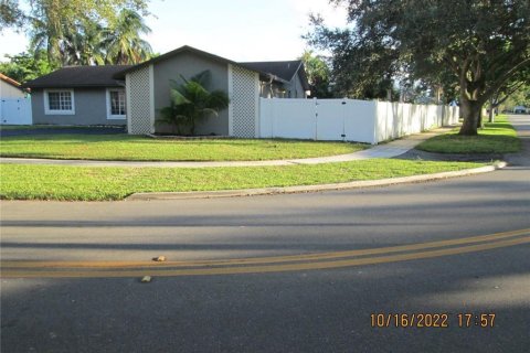 Casa en alquiler en Cooper City, Florida, 3 dormitorios, 148.83 m2 № 2085652 - foto 2