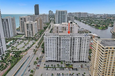 Copropriété à louer à Hallandale Beach, Floride: 1 chambre, 80.82 m2 № 1936395 - photo 26