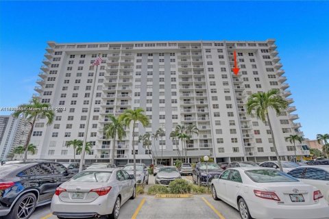 Copropriété à louer à Hallandale Beach, Floride: 1 chambre, 80.82 m2 № 1936395 - photo 25
