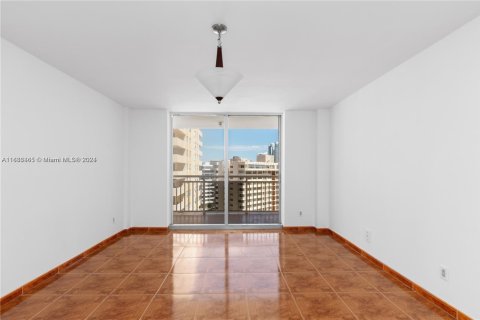 Copropriété à louer à Hallandale Beach, Floride: 1 chambre, 80.82 m2 № 1936395 - photo 4