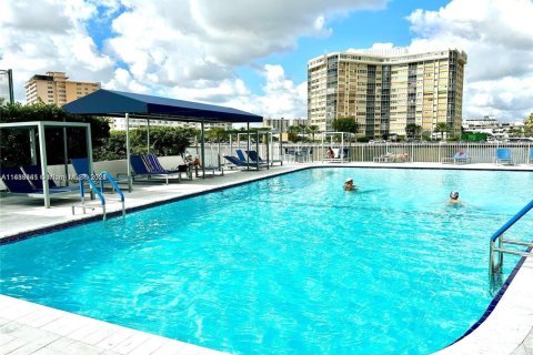 Copropriété à louer à Hallandale Beach, Floride: 1 chambre, 80.82 m2 № 1936395 - photo 30