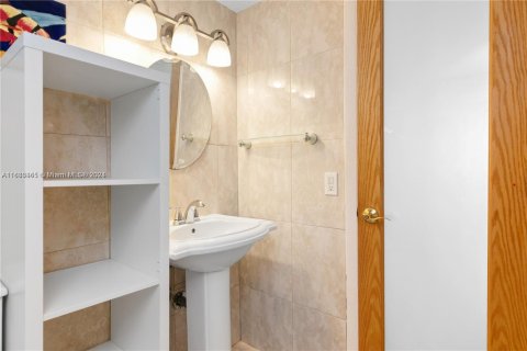 Copropriété à louer à Hallandale Beach, Floride: 1 chambre, 80.82 m2 № 1936395 - photo 23