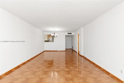 Copropriété à louer à Hallandale Beach, Floride: 1 chambre, 80.82 m2 № 1936395 - photo 8