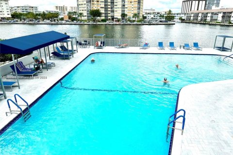 Copropriété à louer à Hallandale Beach, Floride: 1 chambre, 80.82 m2 № 1936395 - photo 29