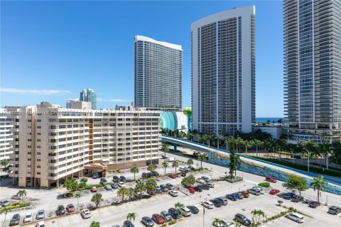 Copropriété à louer à Hallandale Beach, Floride: 1 chambre, 80.82 m2 № 1936395 - photo 28