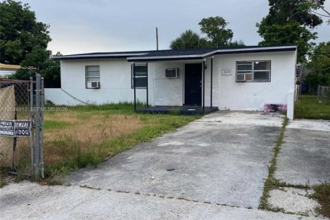 House in Fort Lauderdale, Florida 3 bedrooms, 123.19 sq.m. № 2145944 - photo 15