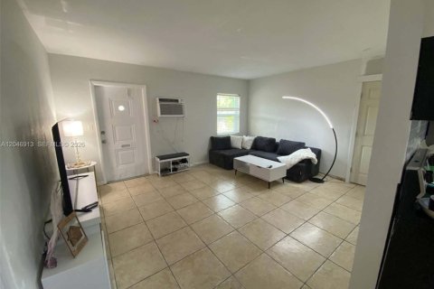 House in Fort Lauderdale, Florida 3 bedrooms, 123.19 sq.m. № 2145944 - photo 10