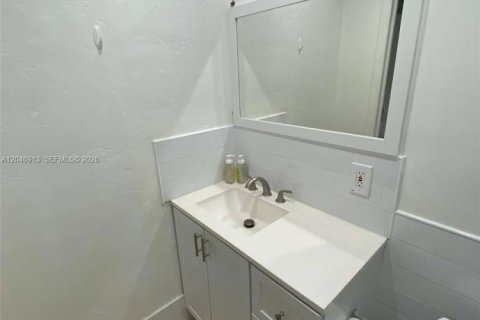 House in Fort Lauderdale, Florida 3 bedrooms, 123.19 sq.m. № 2145944 - photo 6