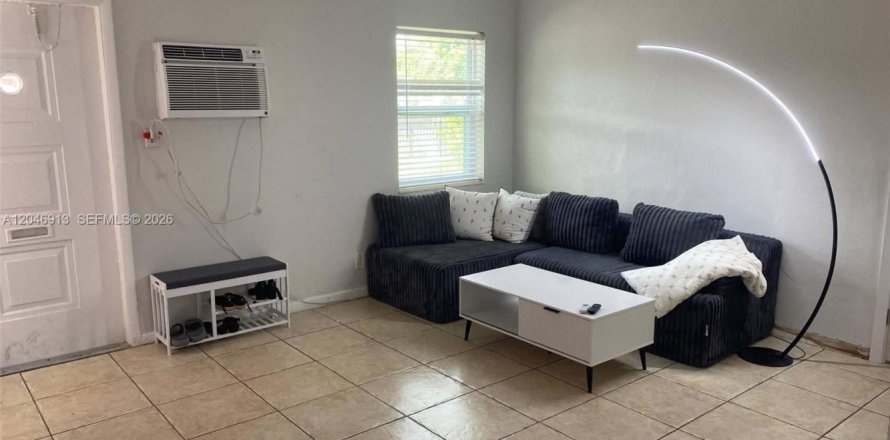 House in Fort Lauderdale, Florida 3 bedrooms, 123.19 sq.m. № 2145944
