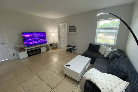 House in Fort Lauderdale, Florida 3 bedrooms, 123.19 sq.m. № 2145944 - photo 21