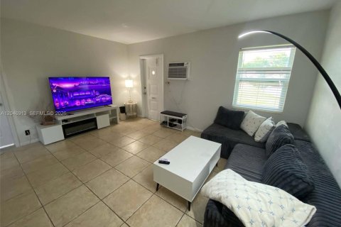 House in Fort Lauderdale, Florida 3 bedrooms, 123.19 sq.m. № 2145944 - photo 9