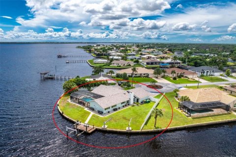 Villa ou maison à vendre à Port Charlotte, Floride: 4 chambres, 201.97 m2 № 2407028 - photo 2