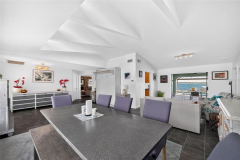 Villa ou maison à vendre à Port Charlotte, Floride: 4 chambres, 201.97 m2 № 2407028 - photo 17