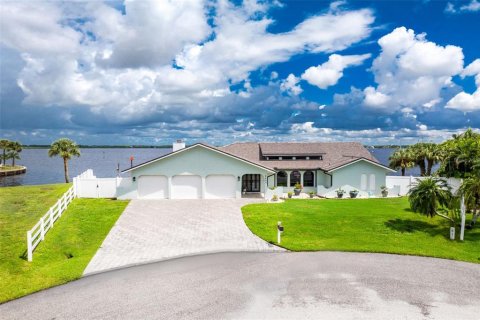 Villa ou maison à Port Charlotte, Floride 4 chambres, 201.97 m2 № 2407028