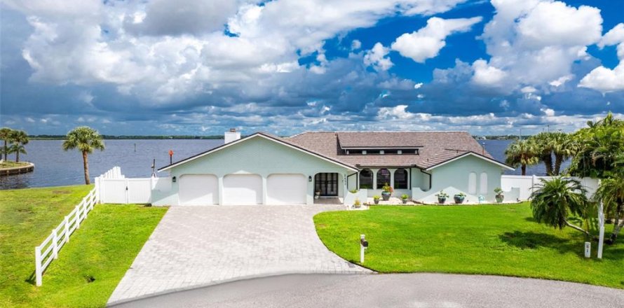 Villa ou maison à Port Charlotte, Floride 4 chambres, 201.97 m2 № 2407028