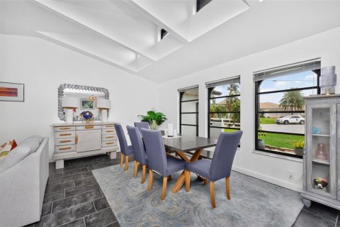 Villa ou maison à vendre à Port Charlotte, Floride: 4 chambres, 201.97 m2 № 2407028 - photo 8