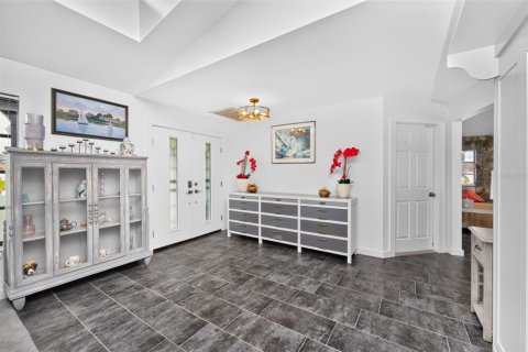Villa ou maison à vendre à Port Charlotte, Floride: 4 chambres, 201.97 m2 № 2407028 - photo 7